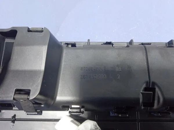 VW Passat B8 keskituuletusritilä OEM 3G1858416D image 6