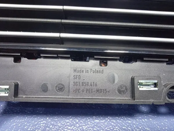 VW Passat B8 keskituuletusritilä OEM 3G1858416D image 8