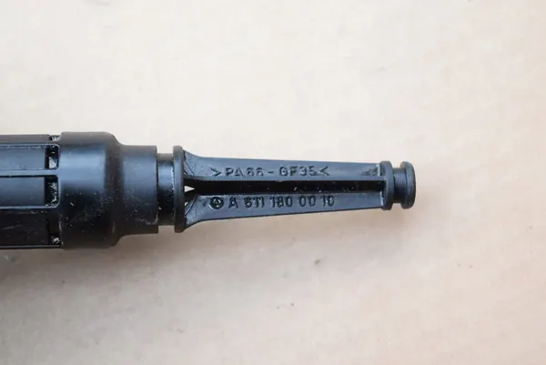 Oljefiltermutter Mercedes 6111800010 image 3