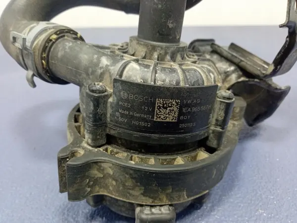 Skoda waterpomp OEM 1EA965567H - Gebruikt image 6
