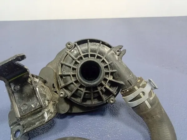Skoda waterpomp OEM 1EA965567H - Gebruikt image 9
