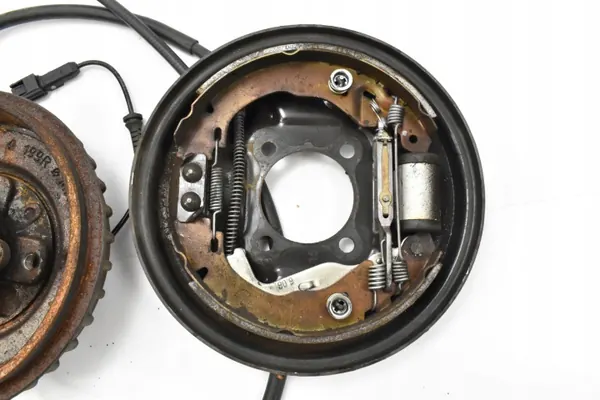 Bremsentrommel links hinten OEM 440105245R Dacia image 4