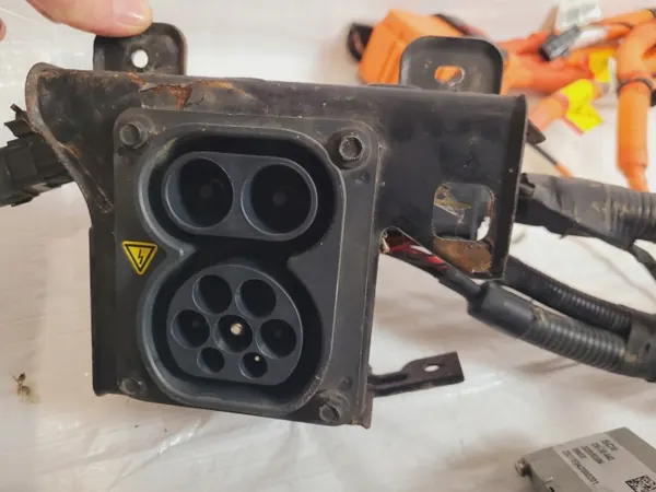 Prise de charge onduleur MG ZS EV OEM 10572667 image 6