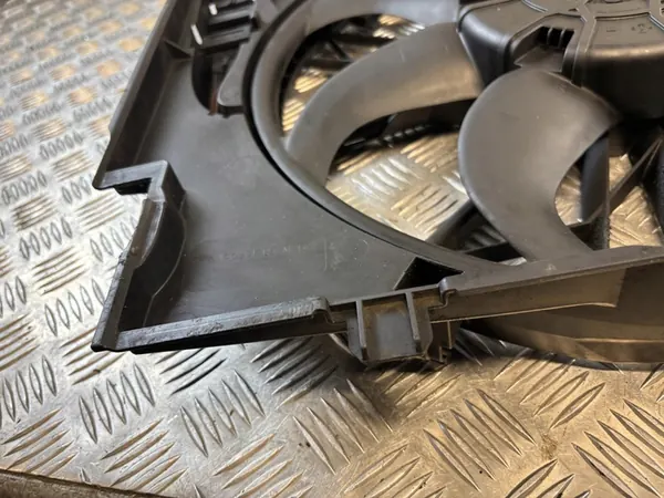 BMW 5 E60 E61 Kylarrubrik 7789824 image 4