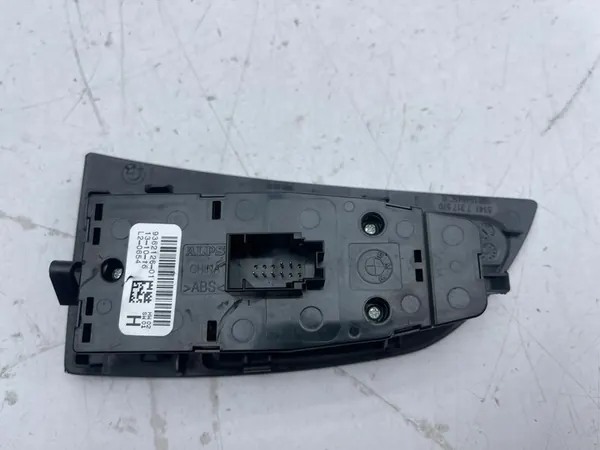 Achterste rechter raambedieningsknop BMW i3 (I01) 7317570 image 3