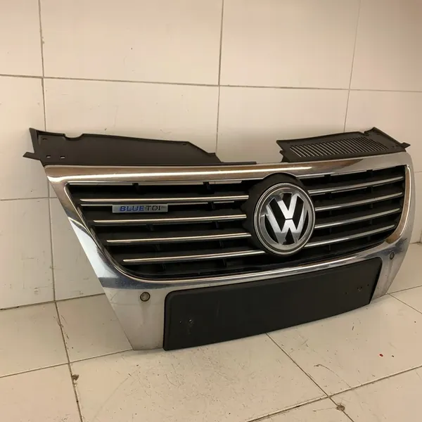Grill Radiator with PDC Sensors VW PASSAT B6 2005-2010 OEM image 2