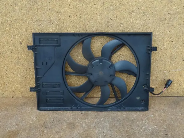 AUDI A3 8V Fläkt Hölje 5Q0959455F OEM image 2