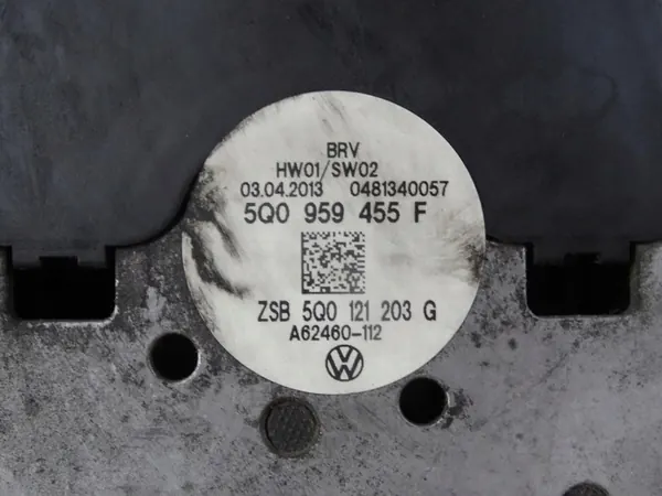 AUDI A3 8V Fläkt Hölje 5Q0959455F OEM image 3