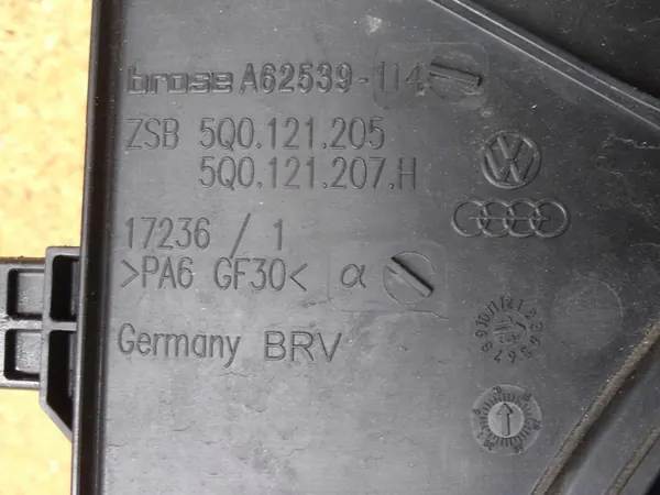 AUDI A3 8V Fläkt Hölje 5Q0959455F OEM image 4