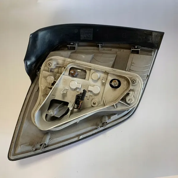 Luz trasera derecha Opel Astra Kombi image 4