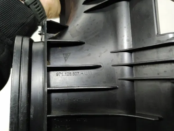 Porsche Panamera 971 Luchtfilterhuis OEM 971128607G image 6
