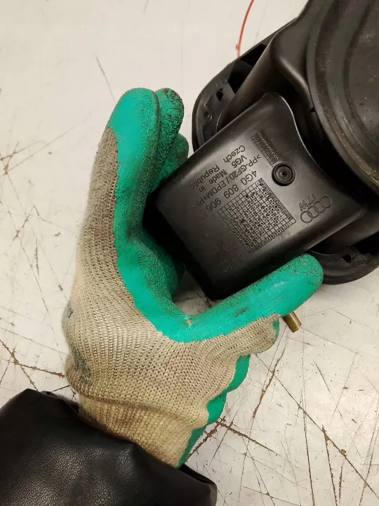 Trappe à carburant Audi A6 C7 Avant OEM 4G0809906 image 10