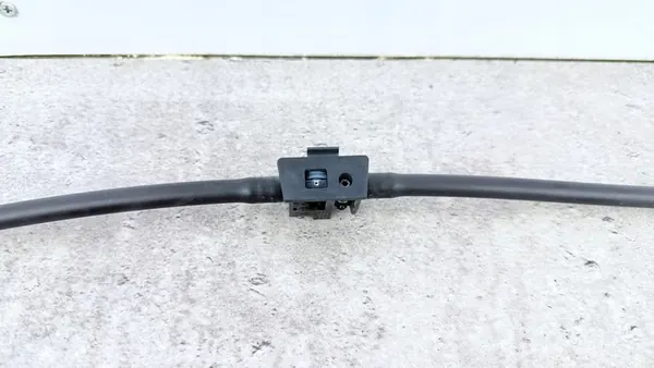 MERCEDES W213 Boquillas de limpiaparabris delanteras A2138608900 image 5