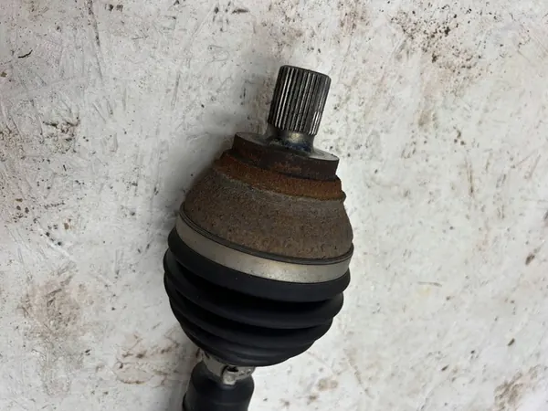 Höger halva axel VW Skoda Manuell 4x4 5Q0407272K image 4