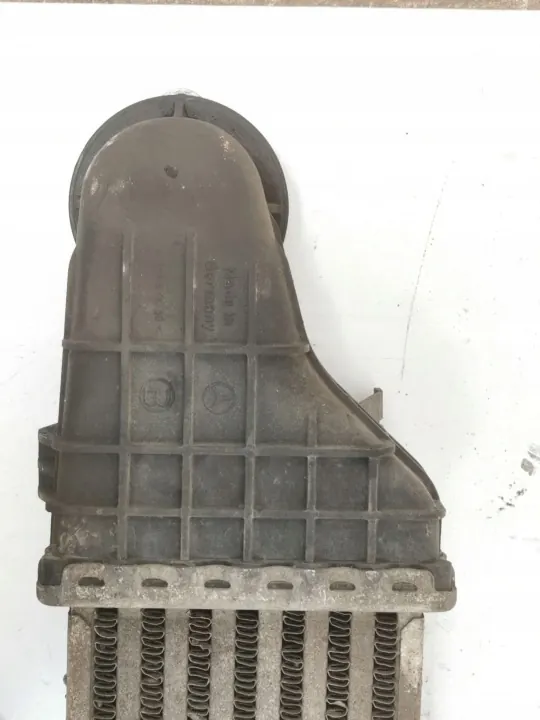 Intercooler Mercedes-Benz OEM A2115001002 - Usado image 6