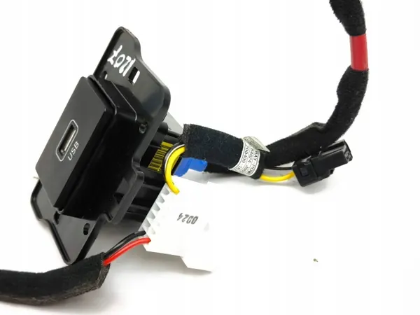 Hyundai Kona USB-aansluiting OEM 96120CM500 - Gebruikt image 7