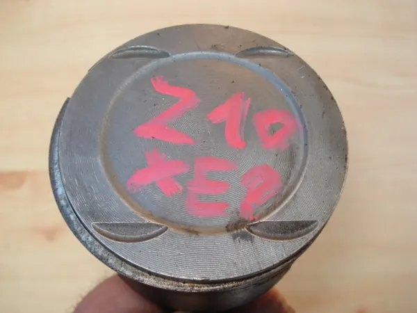 Pistão e Biela Usados para Opel Corsa C 1.0 12V image 2