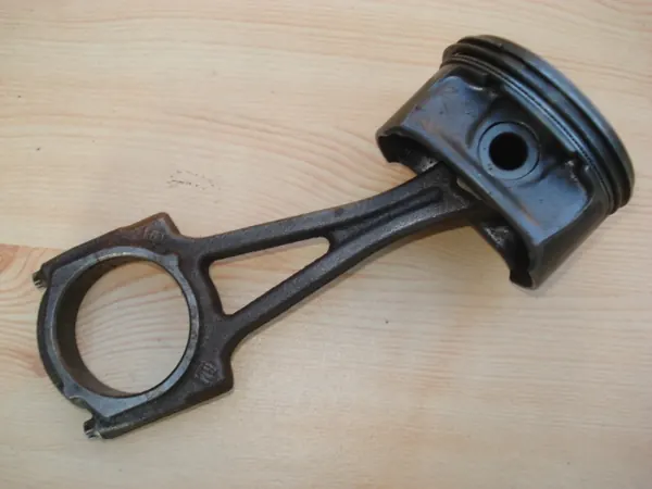 Pistão e Biela Usados para Opel Corsa C 1.0 12V image 3