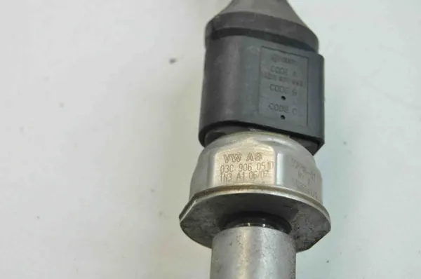 Rampe de carburant gauche VW Touareg 3.6L 03C906051D image 3