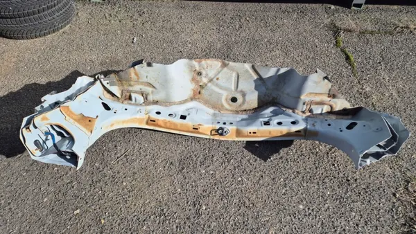 Mazda 5 Taka-Seinävyö OEM C513-70751 Käytetty image 3