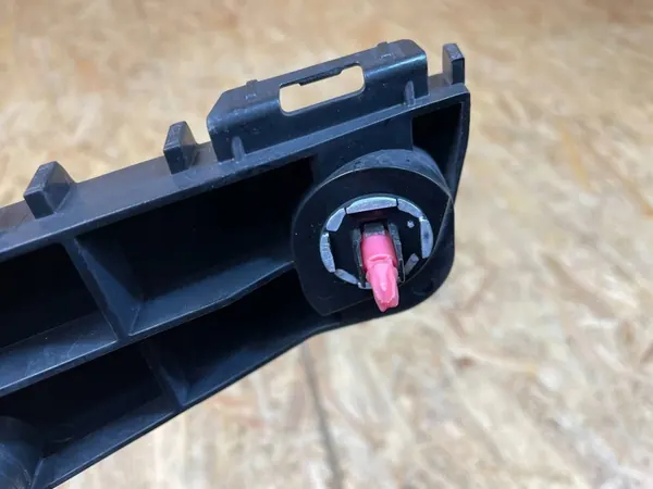 Supporto paraurti anteriore destro Toyota Prius IV 52115-47050 image 8