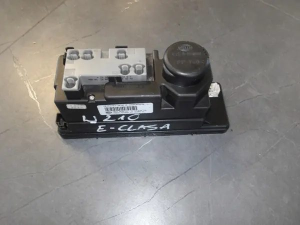 Bomba de cierre central Mercedes OEM 2088000448 - Usado image 2
