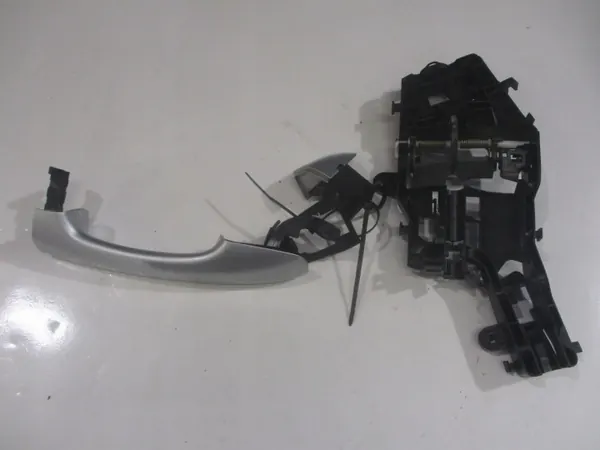 Ovenkahvan Kiinnike VW Golf Sportsvan OEM 510837811E image 2