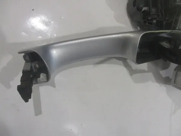 Ovenkahvan Kiinnike VW Golf Sportsvan OEM 510837811E image 5