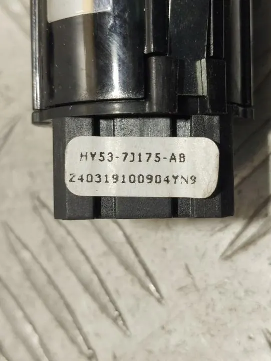 Aston Martin DB11 Kytkin OEM HY537J175AB - Käytetty image 4