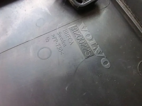 Junção para-brisas Volvo OE usada OEM 31217310 image 3