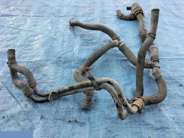 Vattenpump slang Audi A8 D3 4.0 TDI OEM 078121601A image 2