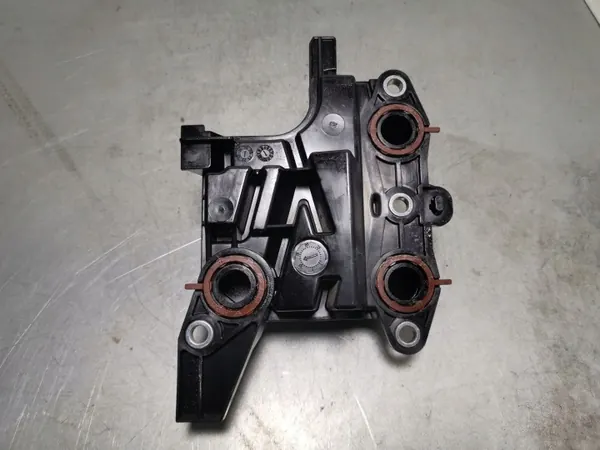 Toyota RAV4 motorruimteonderdeel OEM 1221125010 image 3