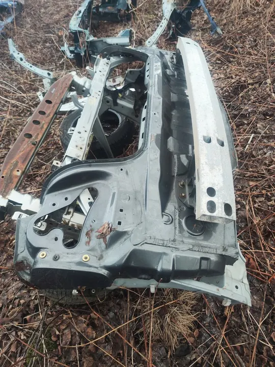 Toyota Avensis T25 03- Rear Bumper Reinforcement OEM image 3