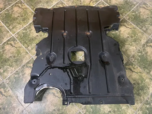 Cubierta Motor BMW OEM 7129318 - Estado Usado image 2
