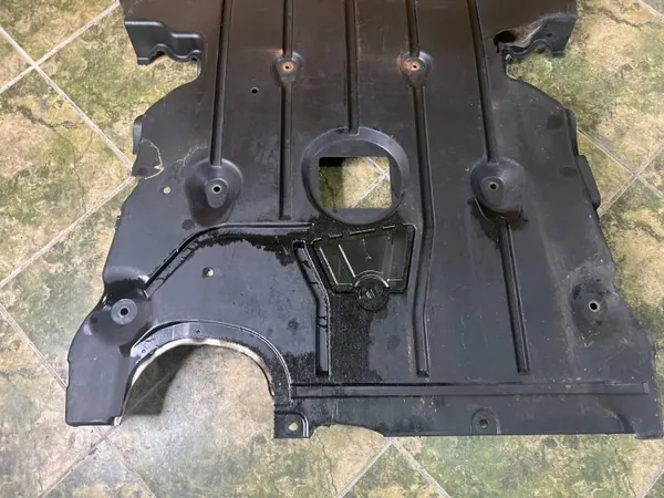 Cubierta Motor BMW OEM 7129318 - Estado Usado image 7