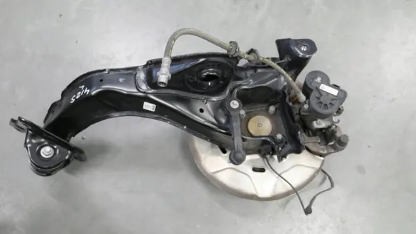 Pièces suspension arrière gauche OEM 6898963 BP2 image 3