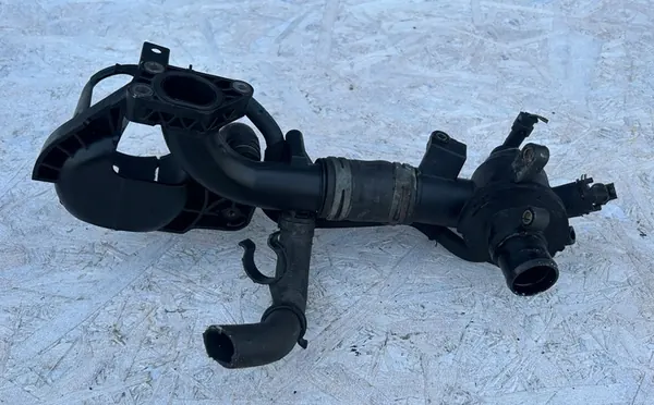 Carcasa de termostato Tuberías de agua Mercedes GLK X204 2.2 CDI OEM image 3