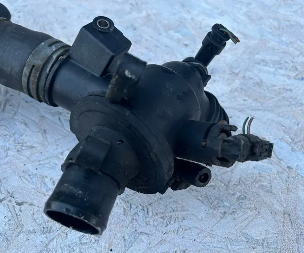 Carcasa de termostato Tuberías de agua Mercedes GLK X204 2.2 CDI OEM image 4