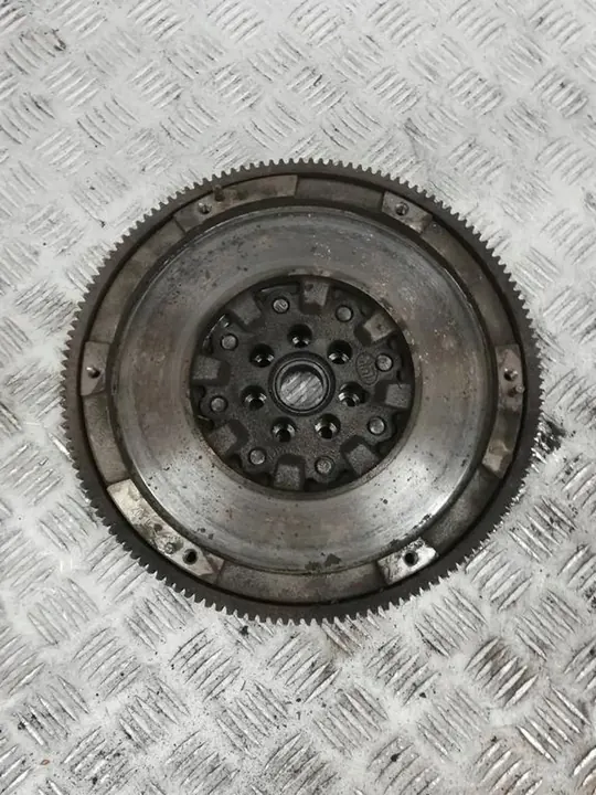 Kaksimassainen Flywheel Mercedes B-luokka W246 1.5 DCI A0262501001 image 3