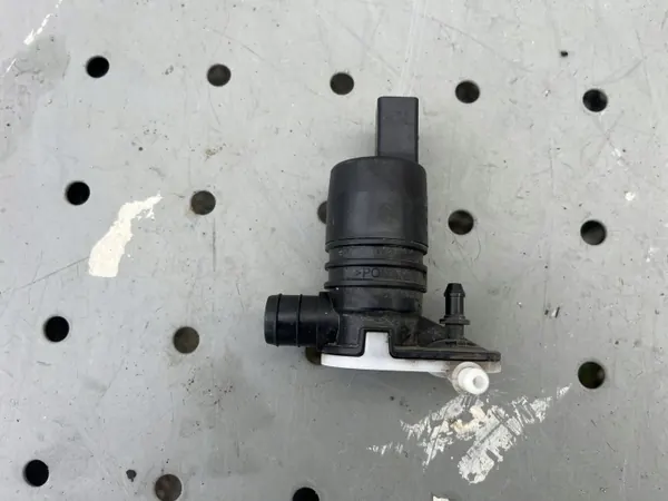 Ford Kuga III 2022 Framrutsprutarpump OEM JX7B17K624CA image 2