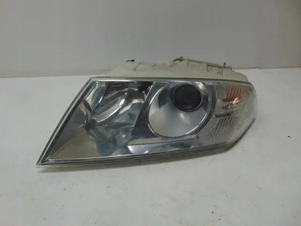 Vasen etu Xenon-ajovalaisin Skoda Octavia II 2004-08 image 2