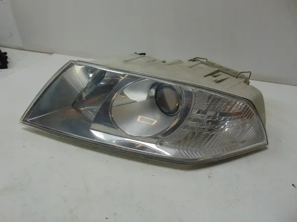 Vasen etu Xenon-ajovalaisin Skoda Octavia II 2004-08 image 3
