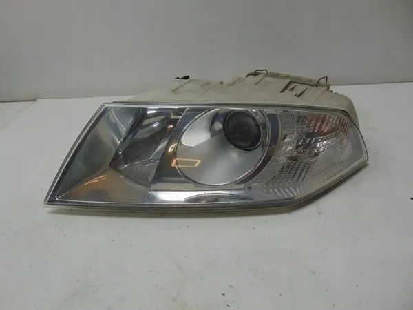 Vasen etu Xenon-ajovalaisin Skoda Octavia II 2004-08 image 5