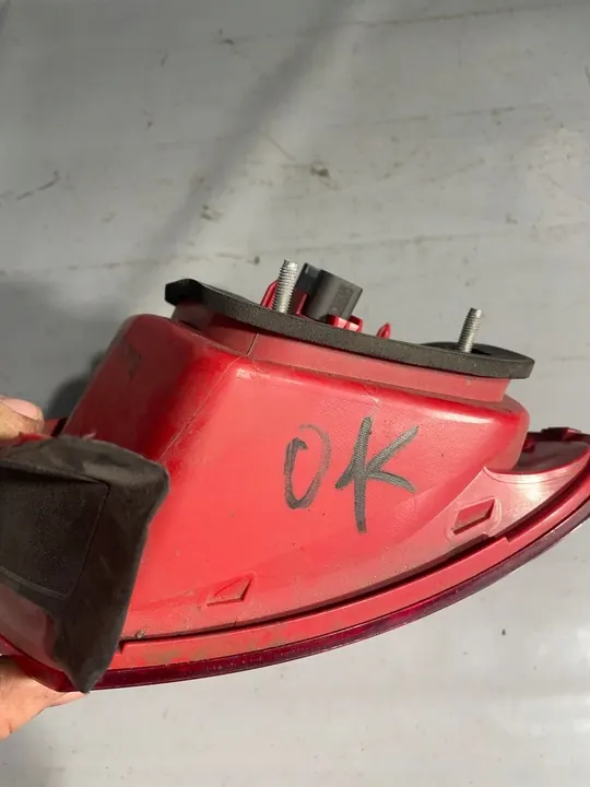 Lámpara trasera derecha VW Passat B6 Sedan image 3