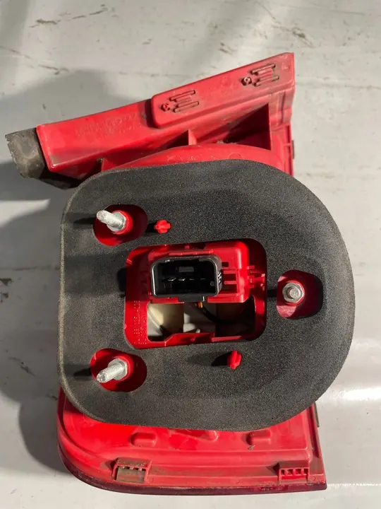 Lámpara trasera derecha VW Passat B6 Sedan image 4