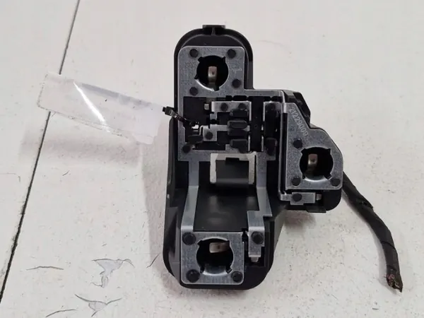 Insert Phare Arrière Gauche Volvo V40 OEM 31290851 image 3