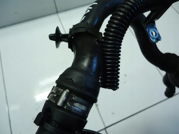 Öleinfüllstutzen OEM 55572447 für Opel Astra J Corsa D image 5