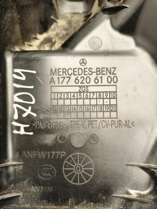 Escudo térmico Mercedes-Benz A1776206100 - Usado image 3