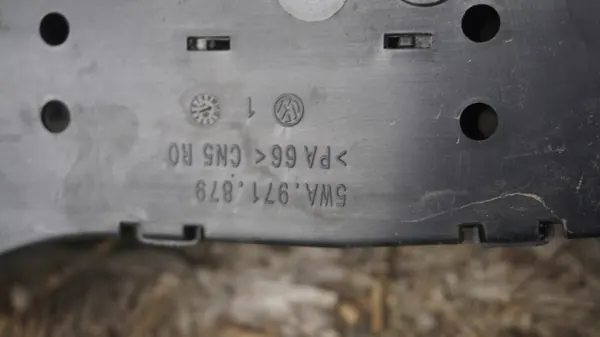 Skoda OE Kabelskyddslock OEM 5WA971876 image 3