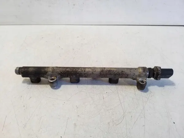 Carril de inyección OEM 04C906054C Skoda Superb III Estate image 2